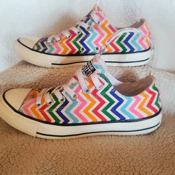 Converse Chuck Taylor All Star Low Top Rainbow Chevron Print Sneakers - Size 8 - Picture 2 of 8
